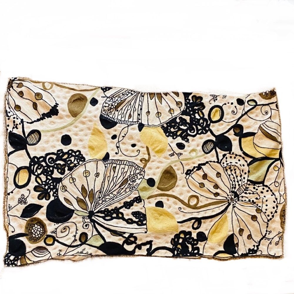 ANTHROPOLOGIE 100% Wool Hand Tufted Embroidered Accent Rug.